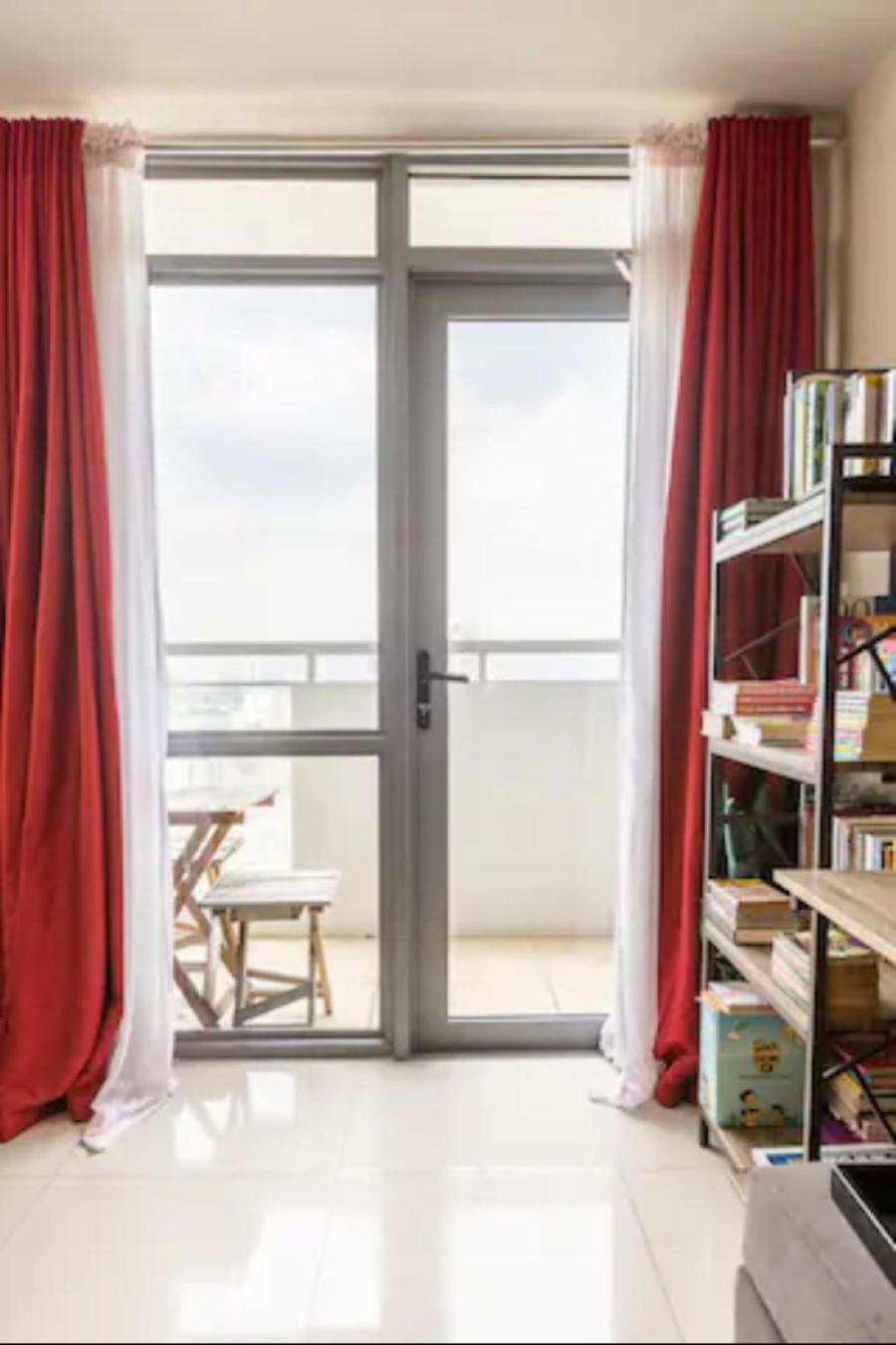 Great View With Balcony In Araneta Center Apartment Manila Exterior photo